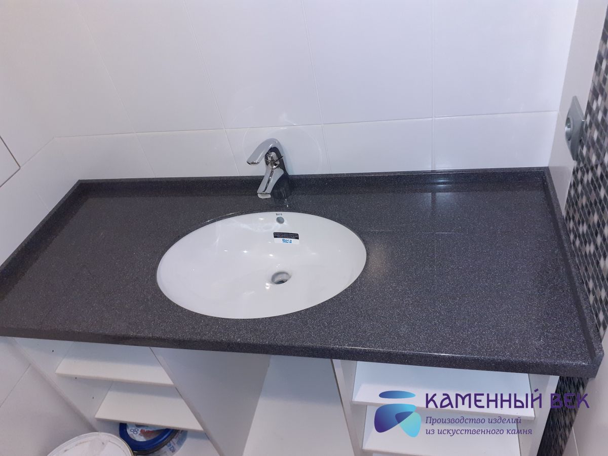 Столешница Corian Midnight с круглой мойкой в ванную