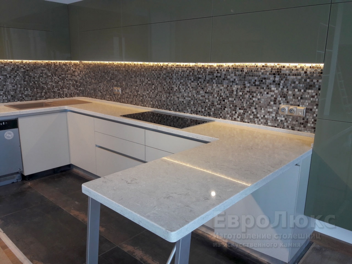 Столешница из искусственного камня для кухни Caesarstone Bianco Drift угловая