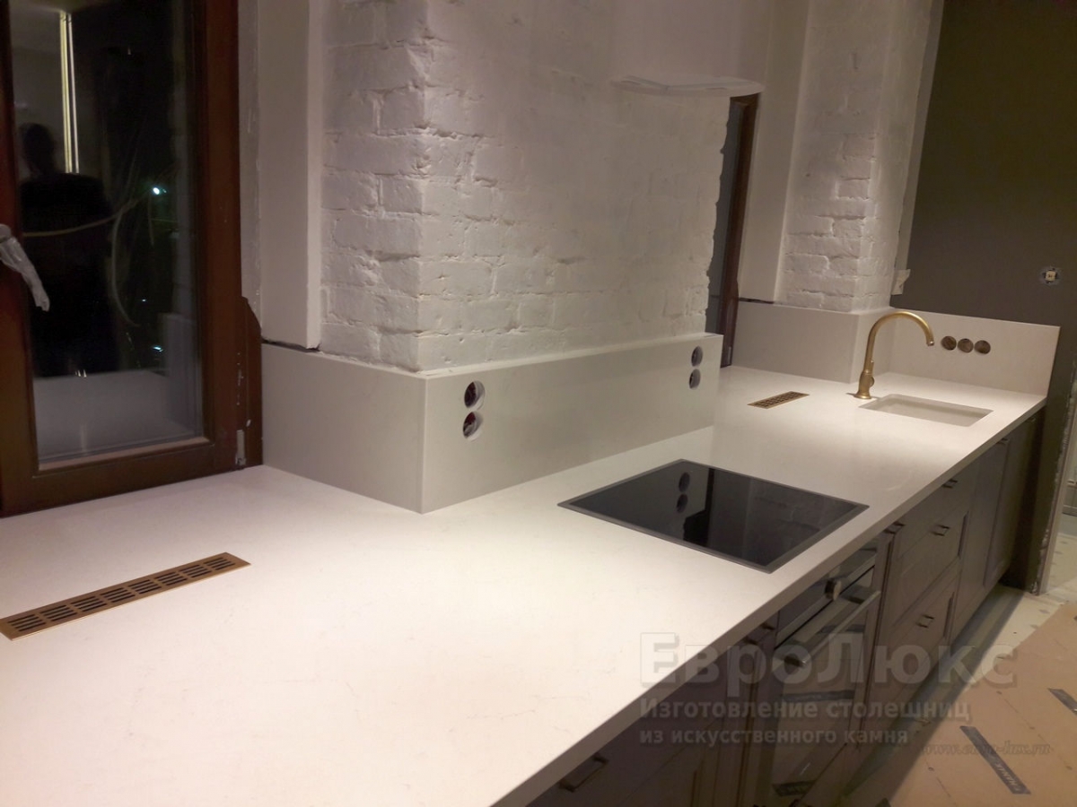 Столешница Caesarstone Frosty Carrina из кварцевого агломерата для кухни