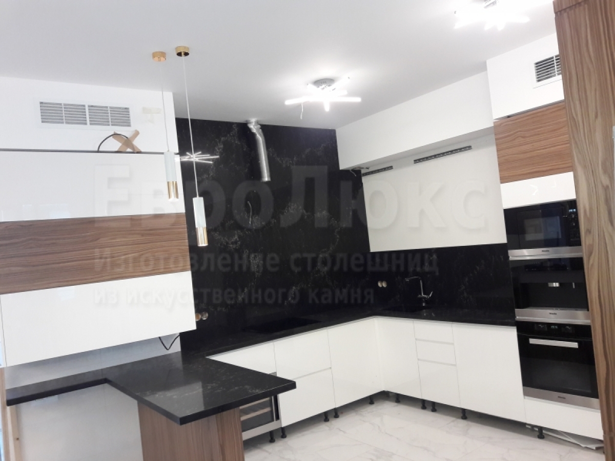 Столешница кухонная из кварцевого агломерата Caesarstone 5100 Vanilla Noir