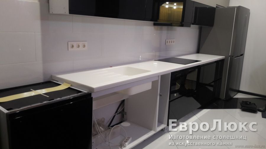 Столешница для кухни из искусственного камня Hanex S-001 R-White