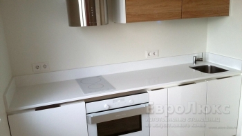 Кухонная столешница из кварцевого агломерата TechniStone CRYSTAL ABSOLUTE WHITE